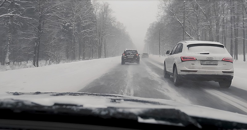 雨雪天气尽量不要开快车